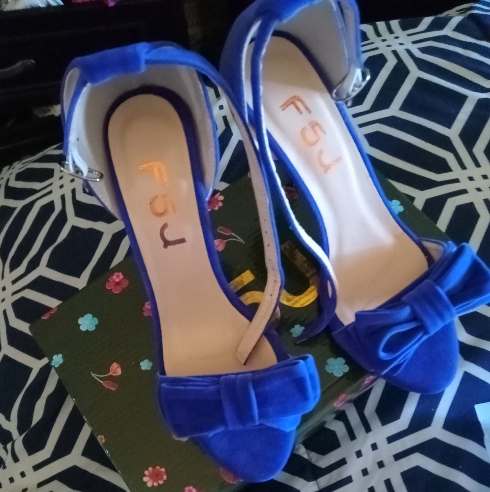 Size 8 suede like blue  shoes